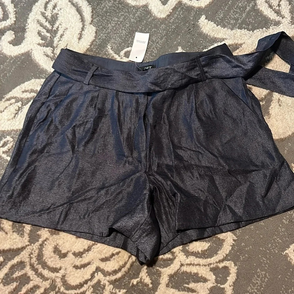 Loft dressy shorts. Size 4. NWT. Grey shimmers when the light hits it. - Picture 1 of 5